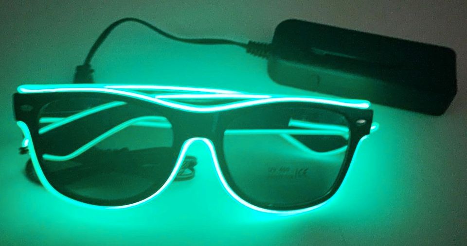 Sonnenbrillen 4 Stück Leuchtbrille Lichtbrille Disco Partybrille in Warstein