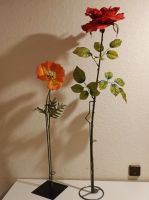 2 Metallhalter mit Blume ungefähr 80 cm Hoch. Rheinland-Pfalz - Dorsheim Vorschau