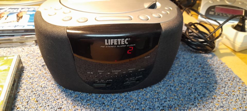 "  STEREO - RADIO mit  CD + UHR + WECKER "  Fa. LIFETEC ! in Berg Fidel