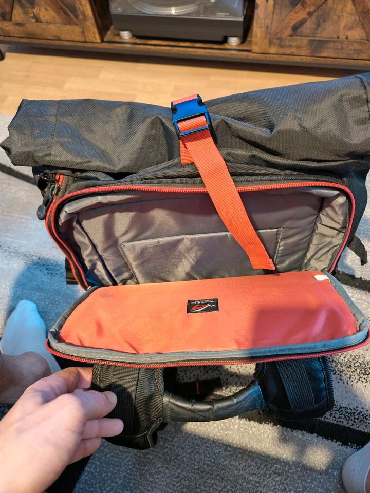 Asus Rog Gaming Rucksack. Viele Taschen und groß. Np 155 Euro in Berlin