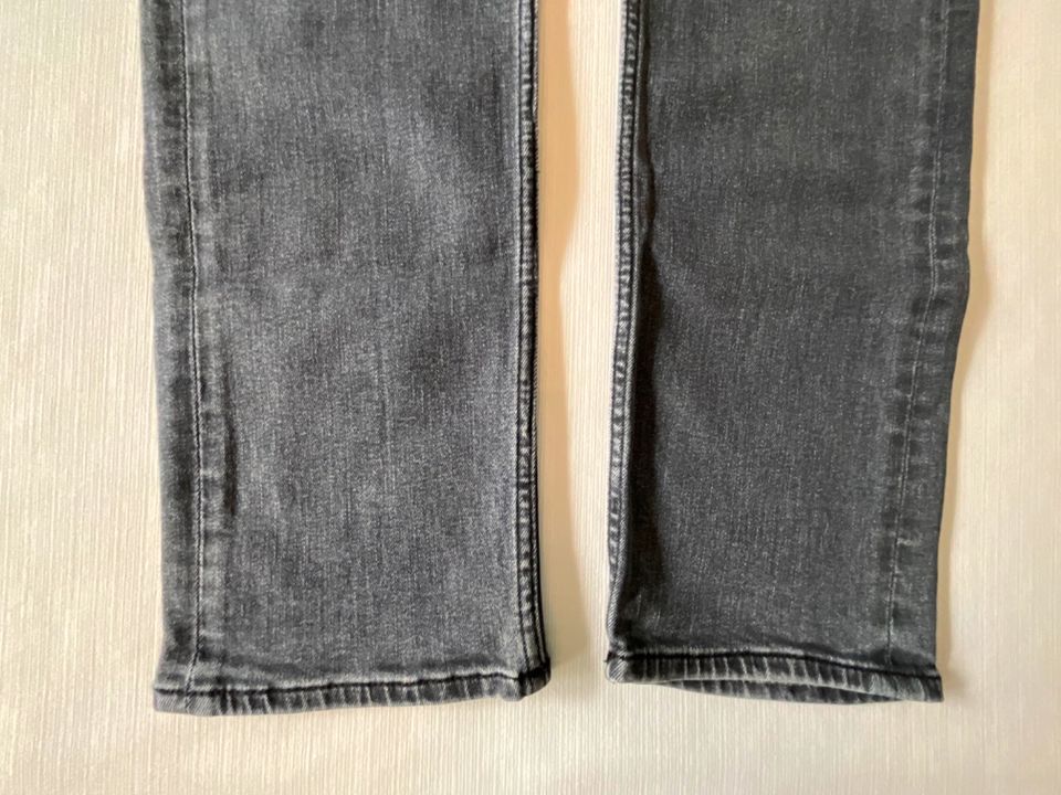 Jeans von EDC, Gr. 30/32, slim, Anthrazit, verwaschenes Schwarz in Bad Soden am Taunus