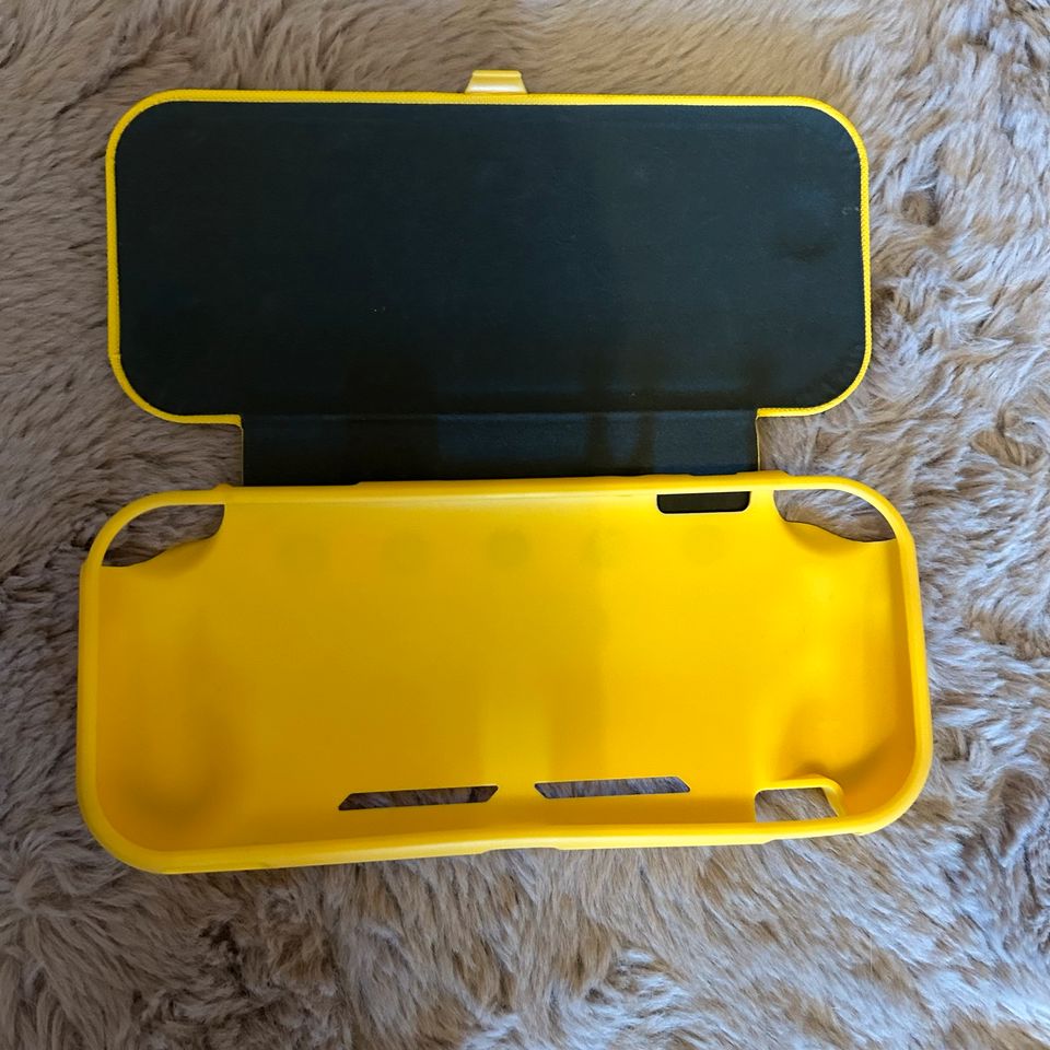 Nintendo Switch Lite Magnetische Hülle Gelb in Frankfurt am Main