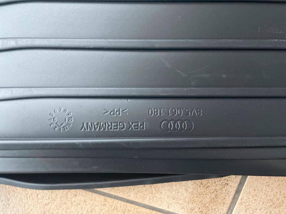 Original Audi A3 / S3 (8V) Limousine Gepäckraumschale / Kofferraumwanne 