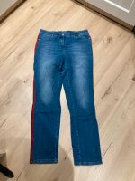 Jeans mit roten Kontraststreifen Niedersachsen - Großenkneten Vorschau