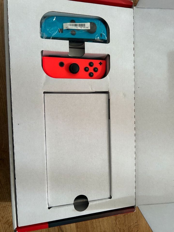 Nintendo Switch+controller in Köln