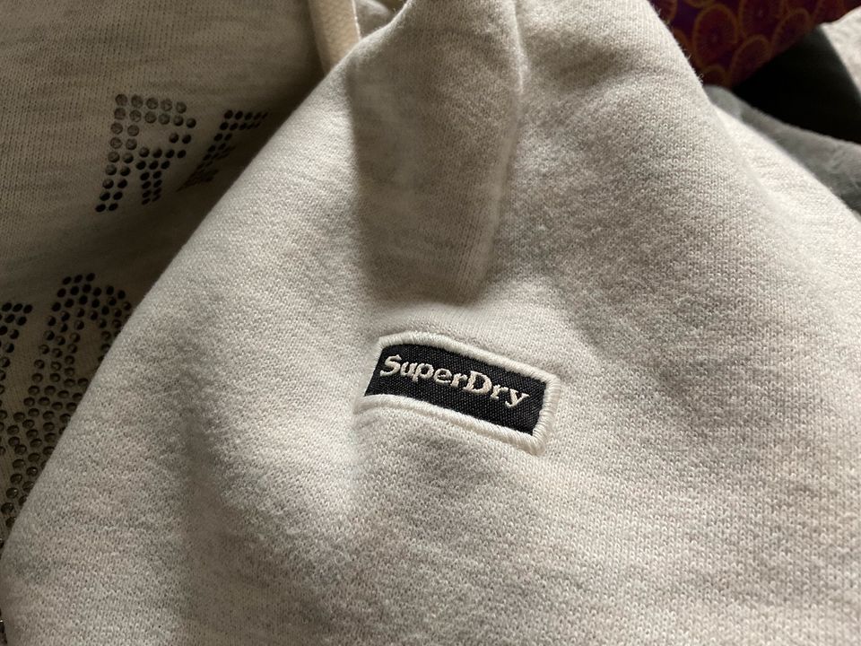 Hoodie/Kapuzensweatshirt Superdry Gr. 42 neuwertig in Gelsenkirchen