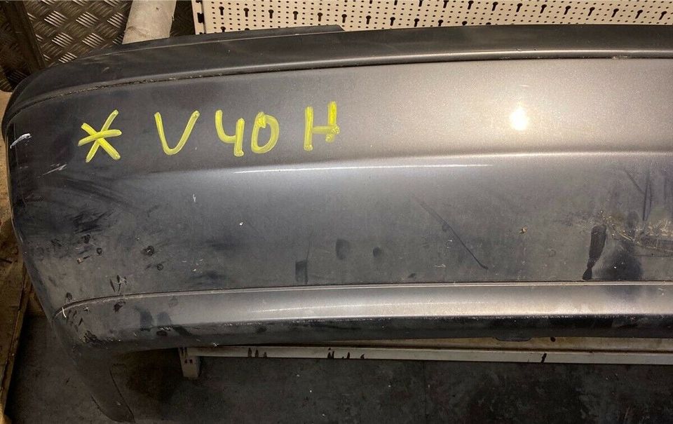 Stoßstange Schürze hinten Volvo V40  30865538 grau  (V40H) in Coswig (Anhalt)