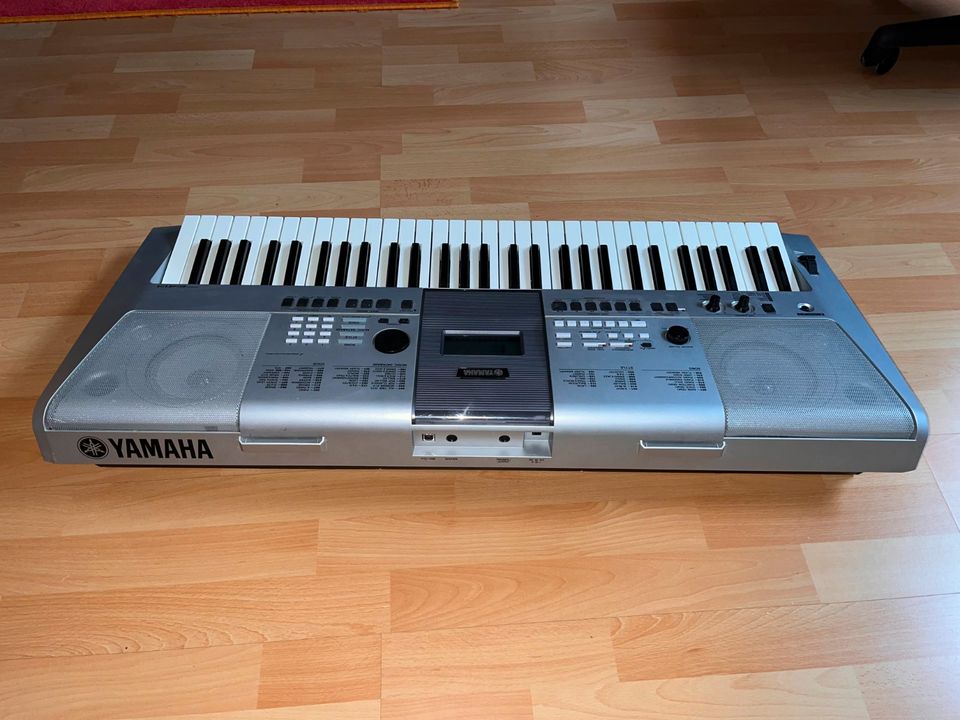 Keyboard Yamaha PSR E413 in Bernsdorf