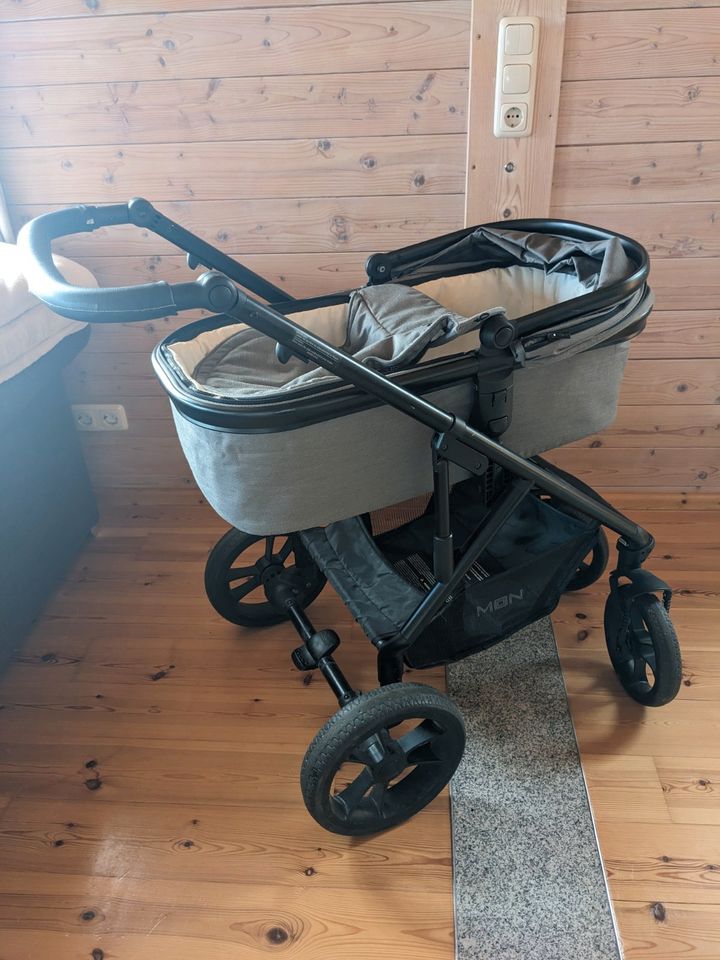 Formschöner Kinderwagen in grau-schwarz in Vettelschoß