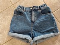 Pull&Bear Damen Mädchen kurze Hose Shorts Hotpants Gr. 34 Baden-Württemberg - Winterbach Vorschau