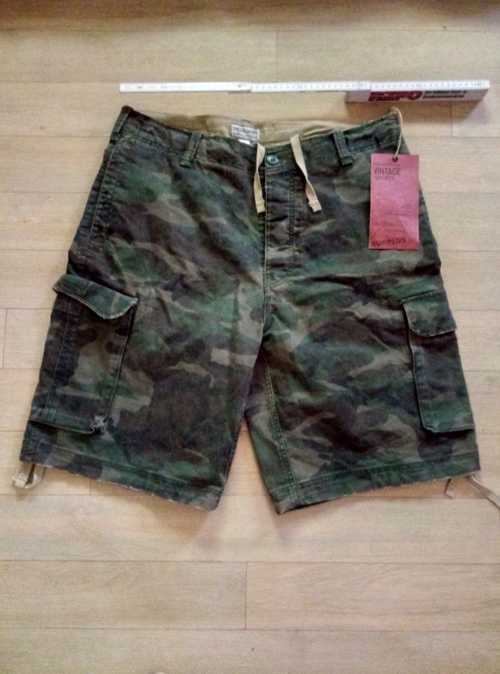 Herren Vintage Shorts Camouflage Tarn XL kurze Hose Neu Etikett in Neubrandenburg