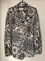 Zara Bluse langes Hemd Satin Glanz Floral Blumen schwarz Gr.L Top Hessen - Hanau Vorschau