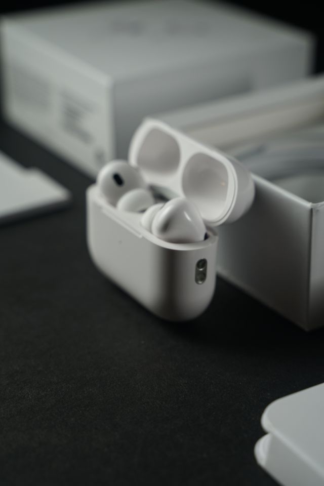 Apple Airpods Pro 2 USB-C Magsafe NEU in Ratingen