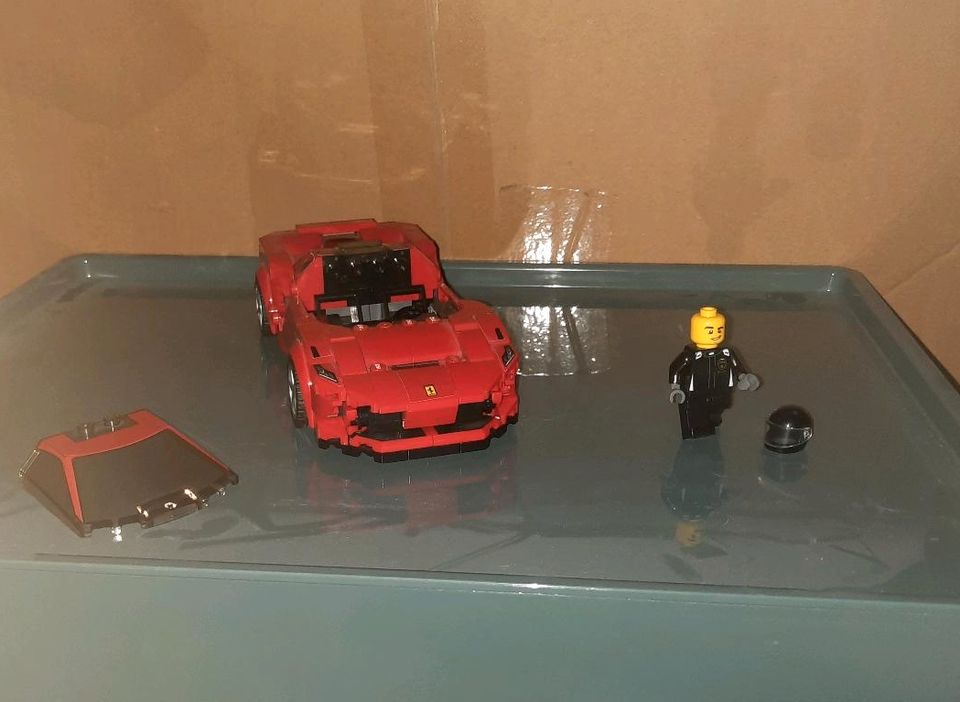 Ferrari F8 aus Lego⁸ in Stuttgart