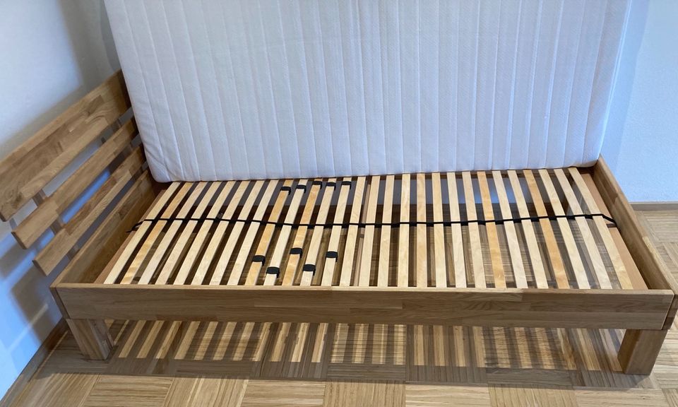 ❤️❤️❤️ Echt Holz Bett 1m x 2m Lattenrost Matratze wie NEU in Feldkirchen-Westerham