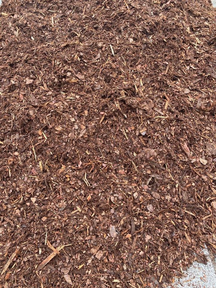 Rindenmulch Hackschnitzel Blumenbeet Garten Holzhäcksel Rinde LKW in Oschersleben (Bode)