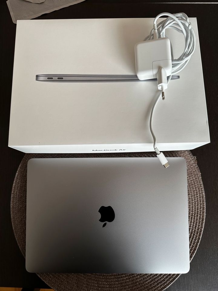 MacBook Air M1 2020 256gb 13” in Göttingen