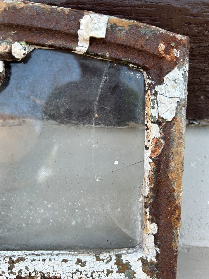 Kleines Stallfenster Eisenfenster Gussfenster Jugendstil antik in Winsen (Luhe)