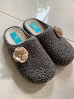 Varomed Schuhe Schlappen Pantoffeln grau warm gefüttert Gr. 35 Bayern - Schwabach Vorschau