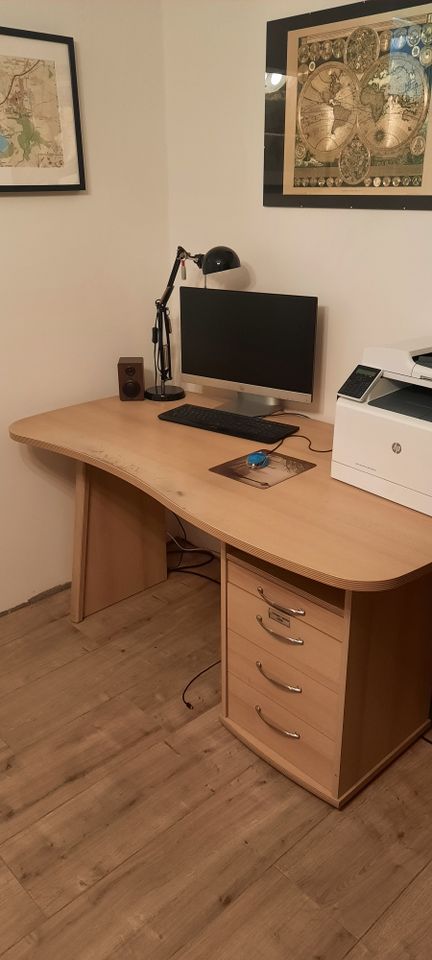 Schreibtisch in Großpösna
