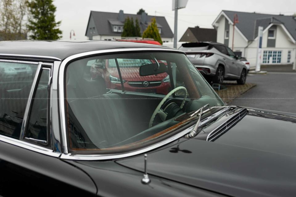 Mercedes-Benz W111 280 SE Coupé (1970), Flachkühler in Vettelschoß