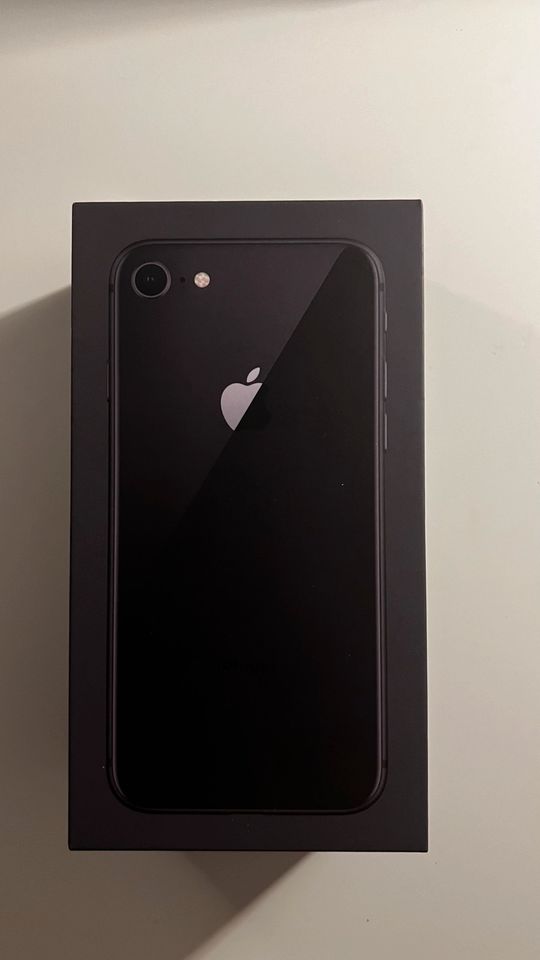 iPhone 8 Handy mit 64 GB Top in schwarz in Bad Sachsa