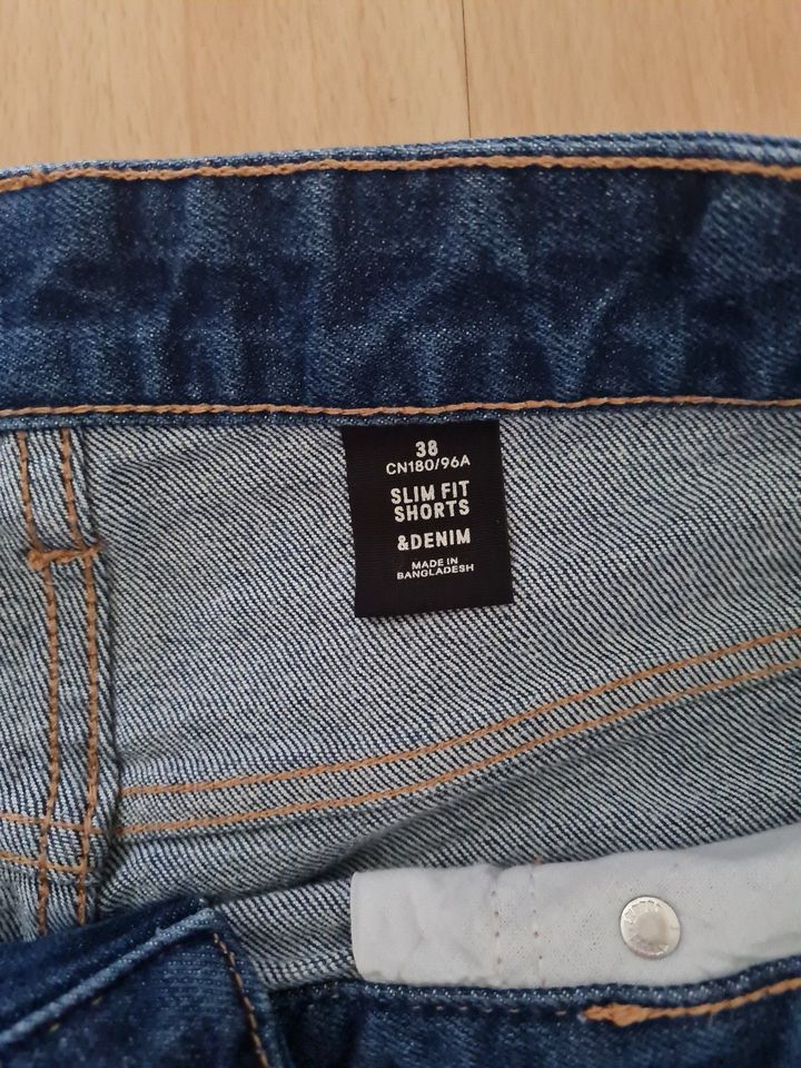 Herren Jeans Short in Zirndorf