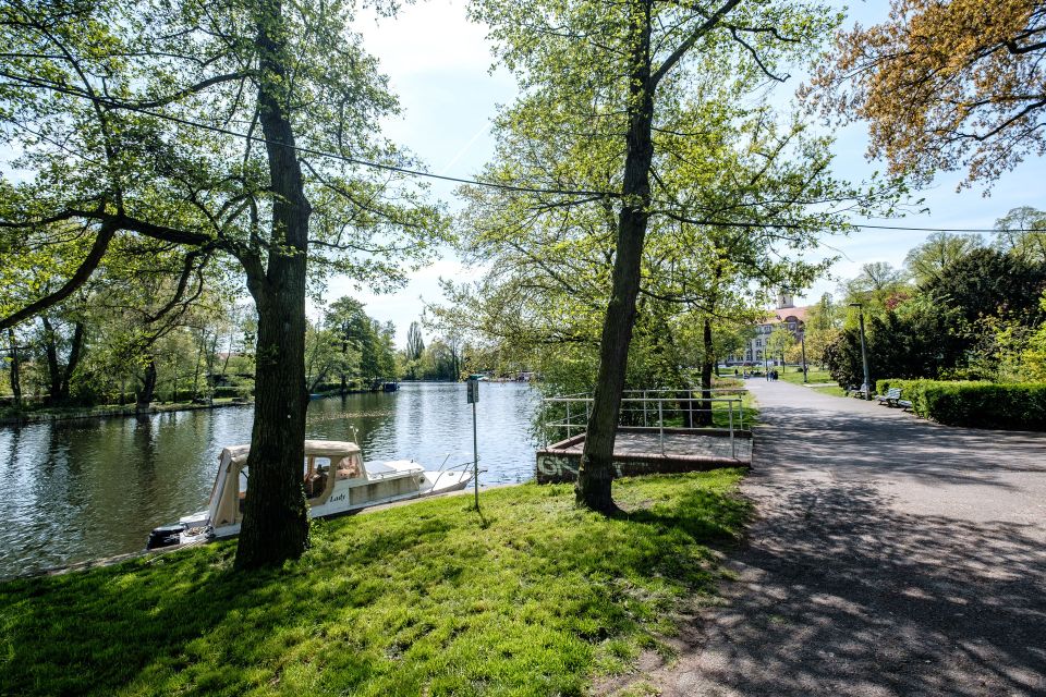 Luft, Licht, Lebensqualität mit 2 Balkonen am Ufer der Alten Spree in Berlin