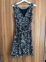 Kleid von Esprit mit Schleife und Blumenmuster, gr. S Niedersachsen - Lastrup Vorschau