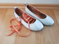 Lacoste Schuhe mit Seidenbändern Gr. 39 Niedersachsen - Burgwedel Vorschau