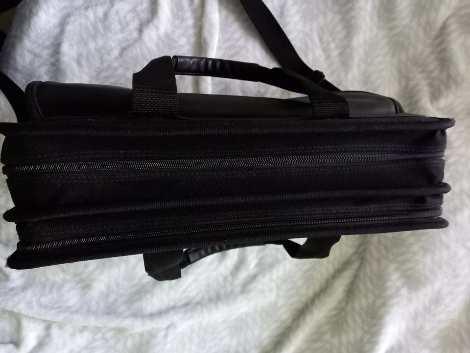 Neuwertige Laptop Tasche von Fujitsu Siemens für 15,6" in München