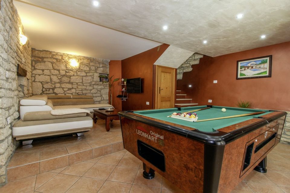 Ferienhaus mit Pool in Jakovi (Kroatien) für 10 Personen in Regensburg