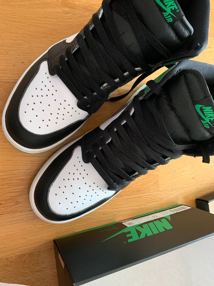 Nike Air Jordan 1 Retro High OG Lucky Green US10.5/EU44.5 in Leipzig