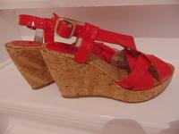 Sandalette mit Plateausohle, rot, Lackleder Niedersachsen - Hohenhameln Vorschau