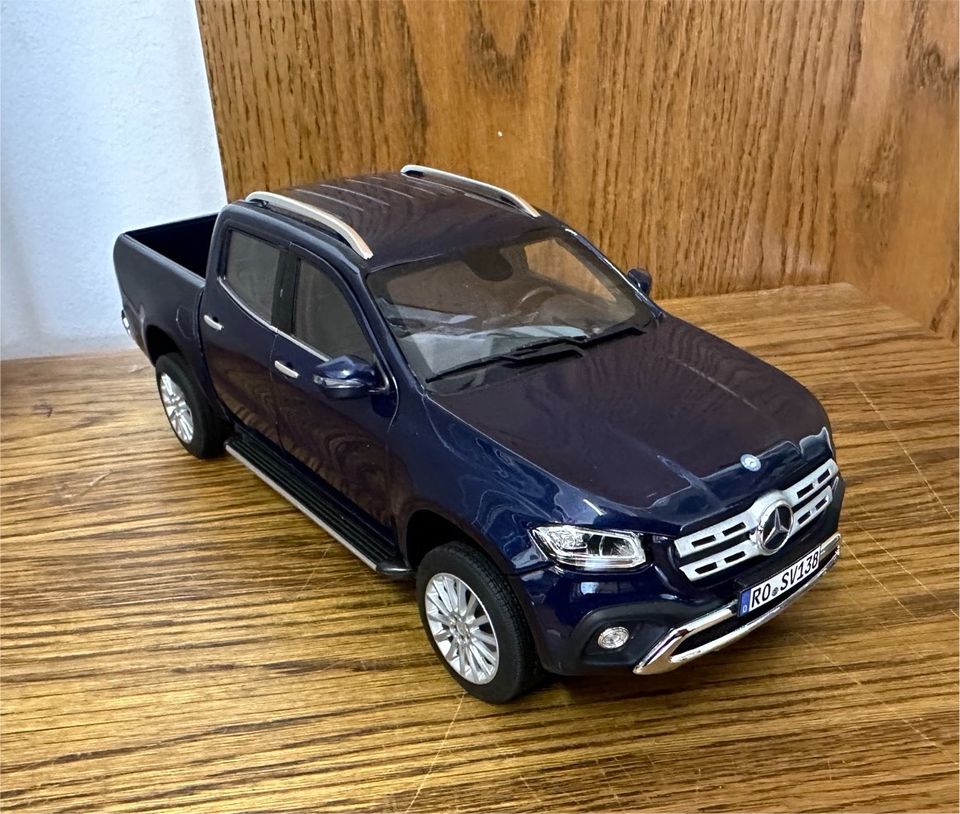 Modellauto 1:18 2017 Mercedes Benz X-Klasse X-Class NOREV in Frankfurt am Main