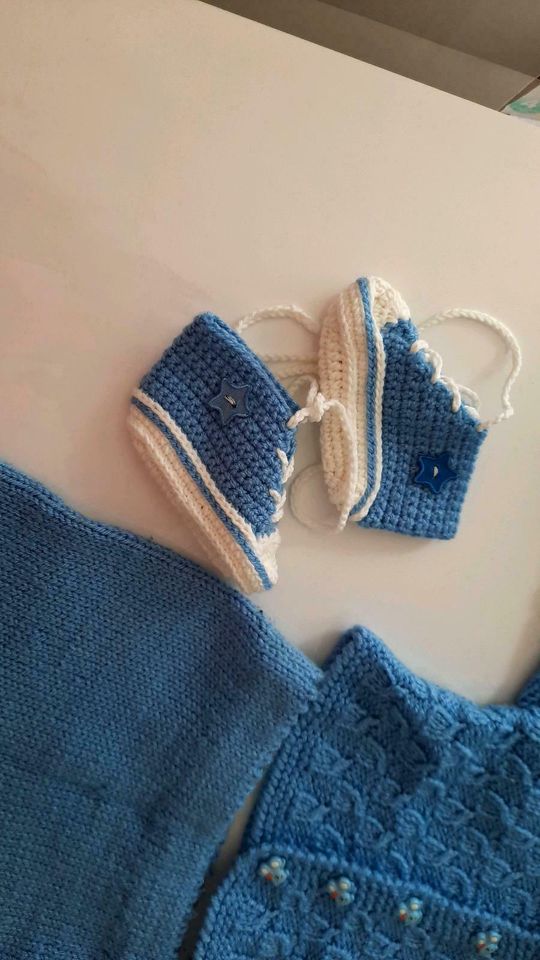 Babystrickjacke/hose/mütze/schuhe Handmade in Walsrode