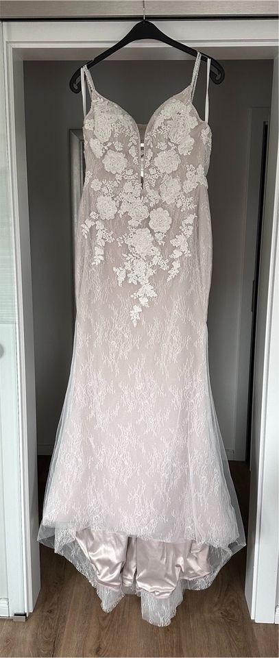 Madi Lane Brautkleid/ Hochzeitskleid Fit and Flaire in Leer (Ostfriesland)