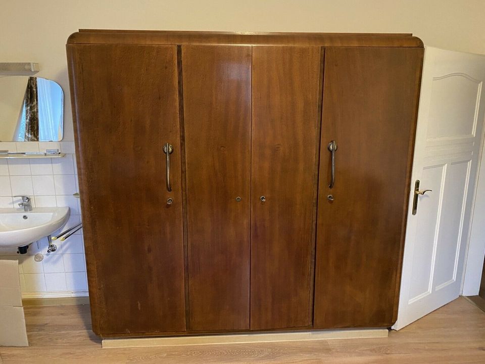 Kleiderschrank mid century retro 3Türen hochwertige vollholz in Frankfurt am Main