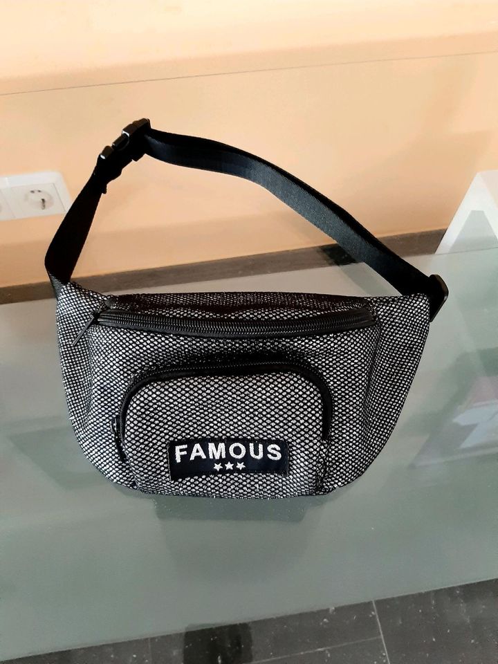 Bauchtasche grau glitzer  von Takko Fashion in Wachstedt