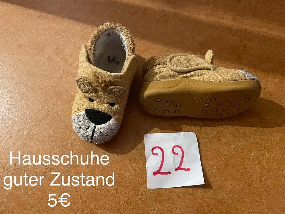 2x Kinder Schuhe/ Hausschuhe in Gr. 22 in Gräfenberg