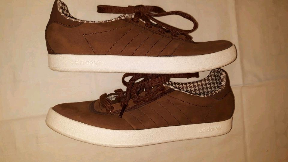 Adidas Sportschuhe Vans Gr. 35,5 Karamellfarben in Berlin