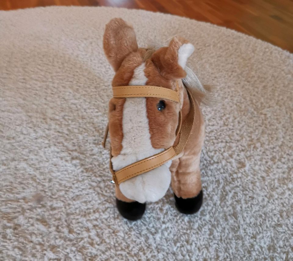 Sigikid Pferd Pony mit roter Hufe/Pfote in Malente