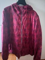 Superdry Damen Jacke Gr. 40 rot metallic mit Sternen Kr. München - Neubiberg Vorschau
