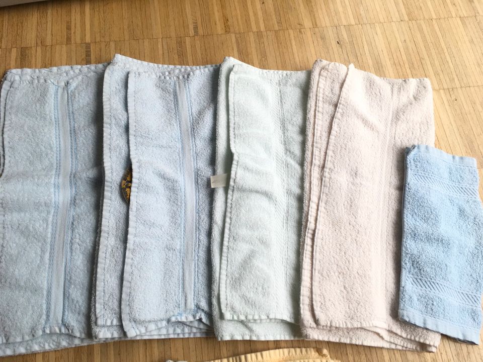 Paket 6 Handtücher blau gelb weiß 1 blauer Waschlappen in Wuppertal