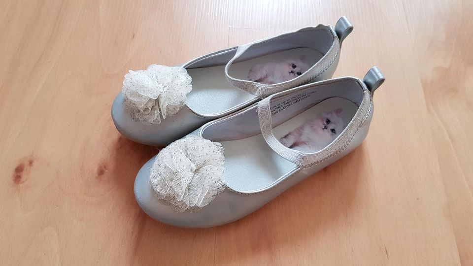 BALLERINA Gr. 30 ❤KATZE❤BLUME❤ Spangen Schuh ☆H&M☆ Silber in Bad Kreuznach