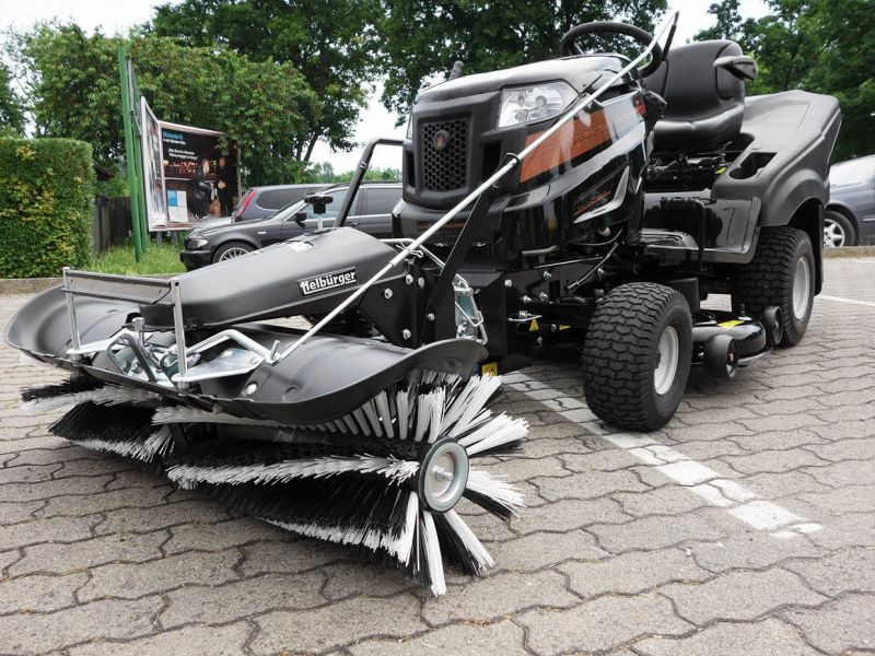 BLACK EDITION Rasentraktor 285/106 Twin KH TRAC mit Kehrmaschine in Clausthal-Zellerfeld