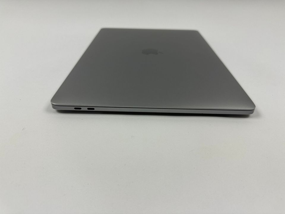 Apple MacBook Pro Retina TouchBar 15,4“ 8-Core i9 2,3 Ghz 512 G in Neuburg am Rhein