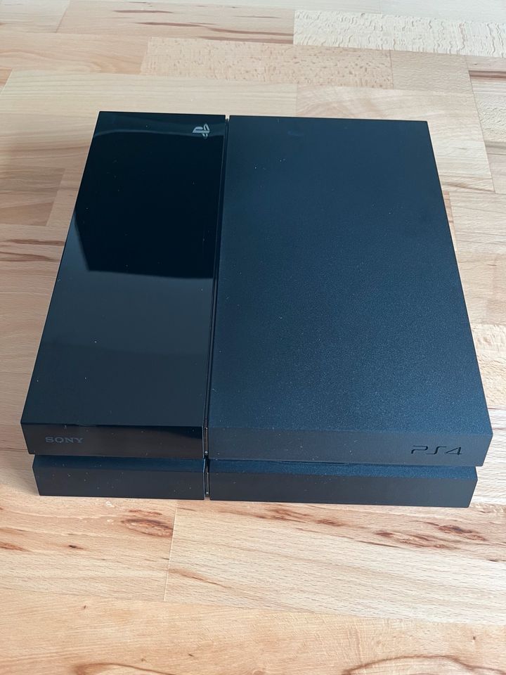 Sony Playstation 4 jet black 500GB + 2 Controller in Fürth