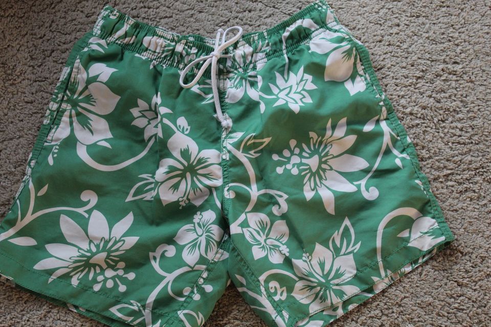 Old Navy Badeshorts GRÜN / WEIß Gr. S in Mahlow