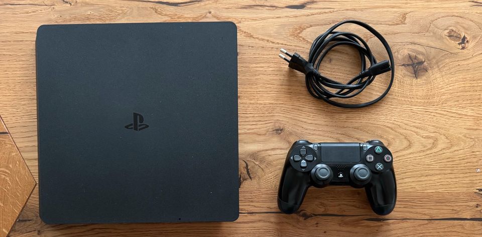 PlayStation 4 mit Controller und Spiele in Telgte